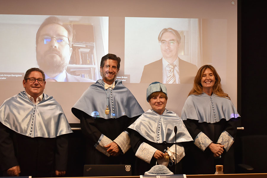 Monique Villen y el tribunal presidido por el Catedrático, José Angel Agejas