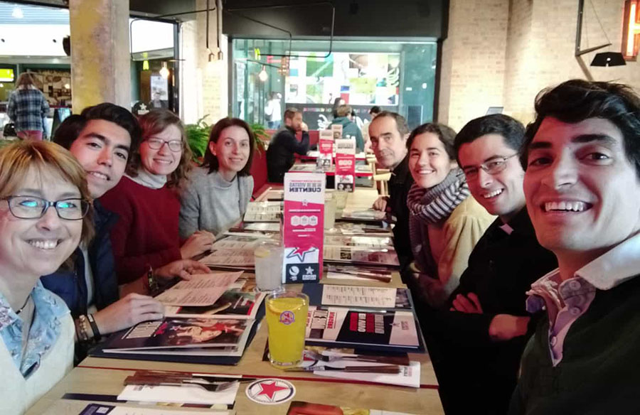 Con profesores y personal de Cumbres School durante una peregrinación a Fátima