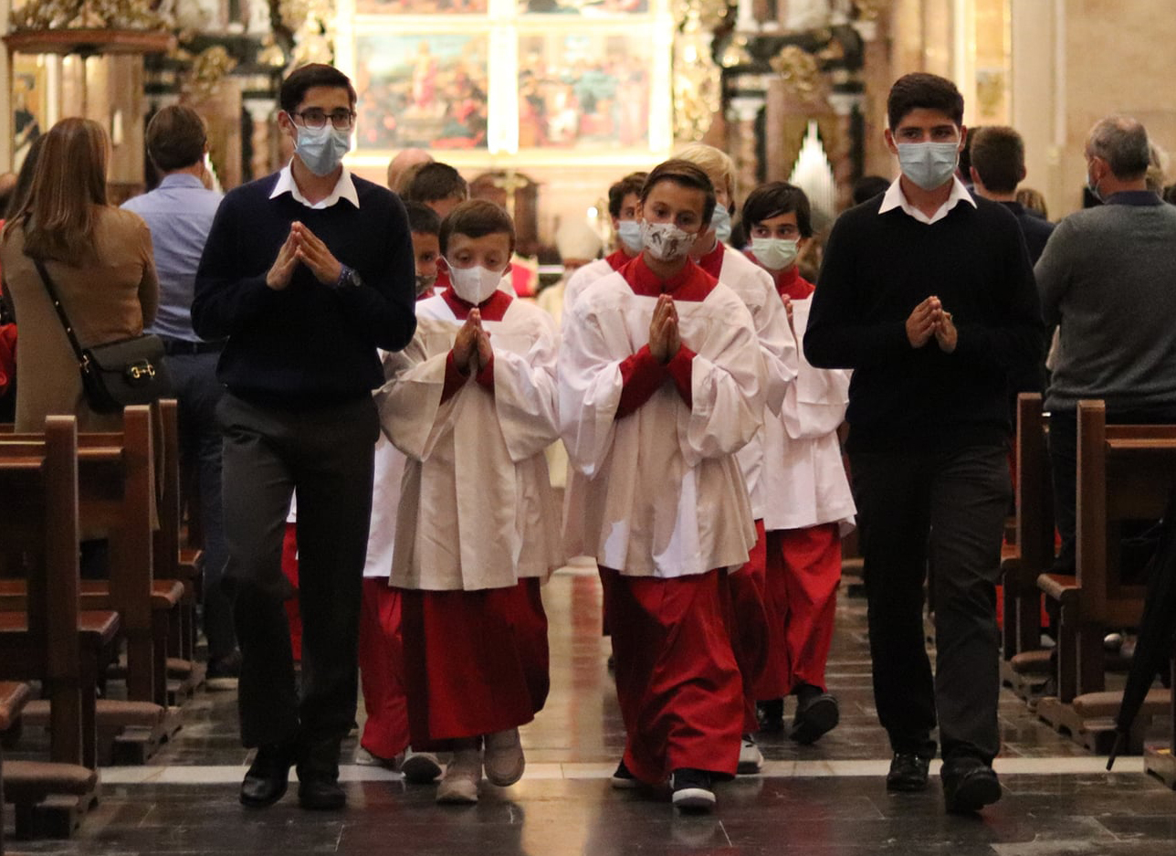 Caballeros del Altar en una celebración en Valencia.